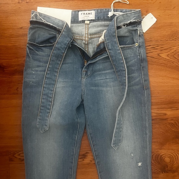 NWT Frame Le High Straight Tie Waist Raw Hem
Jeans Size 25 - Picture 4 of 15